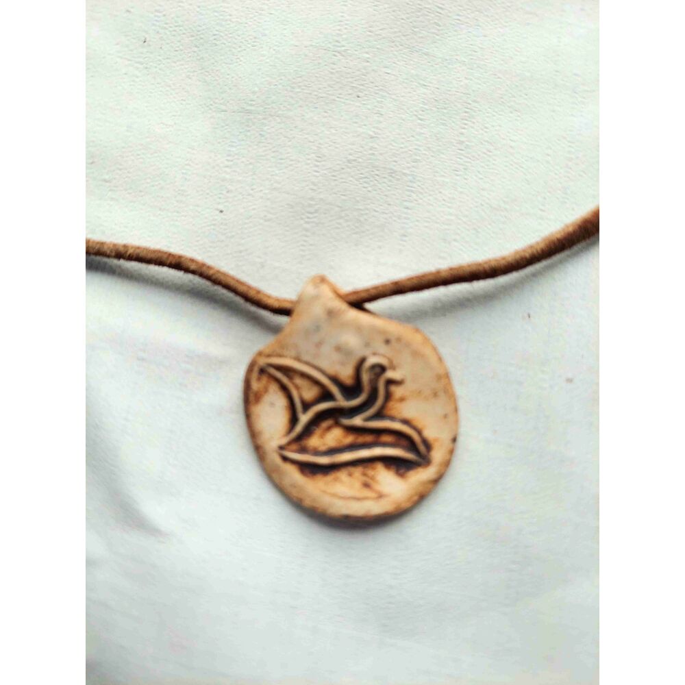 Unmarked Brown Pendant Bird Design Leather Cord Charm Necklace One Size